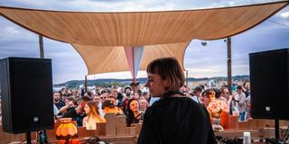 AIR DNB 2023. Elektro-Nachwuchs-Festival AIR DNB auf dem Segelflugplatz Marpingen (Foto: Dana Hart / Gemeinde Marpingen)