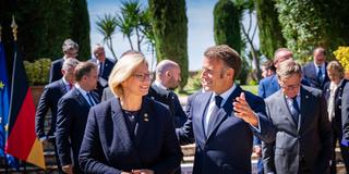 Anke Rehlinger und Emmanuel Macron (Foto: Bundesregierung / Steffen Kugler)