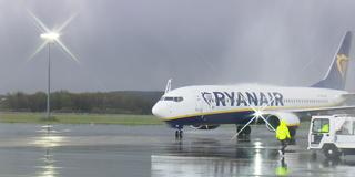 Flughafen Saarbrücken-Ensheim. Eine Ryanair-Maschine steht auf dem Rollfeld (Foto: SR)