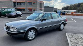 Ein silberner Audi 80 steht auf einem Parkplatz. (Foto: Philipp/ per WhatsApp eingereicht)