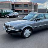 Ein silberner Audi 80 steht auf einem Parkplatz. (Foto: Philipp/ per WhatsApp eingereicht)