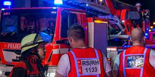 Einsatzkräfte beim Brand eines Wohnhauses in Saarbrücken-Malstatt. (Foto: Marco Giehmann)