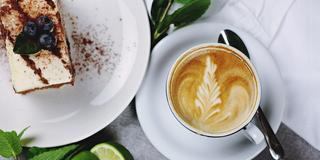 Kaffee und Kuchen auf einem Tisch (Foto: pixabay.com)