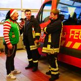Freaky Jörn mit dem kleinsten Weihnachtsmarkt der Welt zu Gast bei der Feuerwehr Tholey. (Foto: SR/ Lena Meerkötter)
