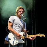 Nahaufnahme von Sänger Aaron mit Gitarre. (Foto: SR/Dirk Guldner)