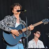 Paul Wetz sind und spielt Gitarre auf der Bühne (Foto: SR/Dirk Guldner)