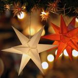 Weihnachtliche Dekoration (Foto: picture alliance /dpa/Ralf Hirschberger)