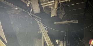 Bei einem Brand in einem ehemaligen Krankenhaus ist ein Schaden in Millionenhöhe entstanden.  (Foto: picture alliance/dpa/Polizeipräsidium Westpfalz)