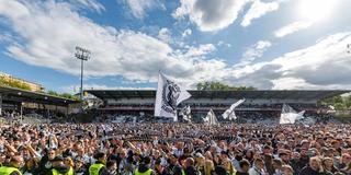 Nach dem 3:0-Sieg gegen Preußen Münster gab es in Elversbertg kein Halten mehr ...  (Foto: Imago / Eibner)