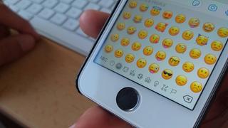 Emojis auf einem Smartphone (Foto: Lena Meerkötter/SR)