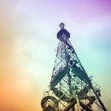 Ein Sendeturm von unten fotografiert. (Foto: unsplash)