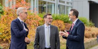 Von links: Luxemburgs Innenminister Léon Gloden, Moselle-Präfekt Pascal Bolot und Saar-Innenminister Reinhold Jost (SPD) (Foto: Steffani Balle/SR)