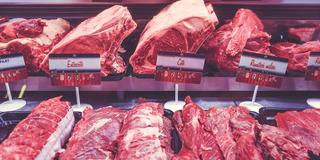 Fleisch an der Fleischtheke (Foto: pixabay.com/Free-Photos)