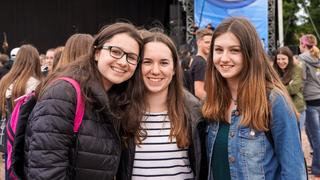 Fans beim Auftritt von Lukas Rieger beim SR Ferien Open Air in St. Wendel (Foto: Dirk Guldner)