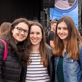 Fans beim Auftritt von Lukas Rieger beim SR Ferien Open Air in St. Wendel (Foto: Dirk Guldner)