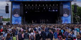 Fans beim Auftritt von Lukas Rieger beim SR Ferien Open Air in St. Wendel (Foto: Dirk Guldner)