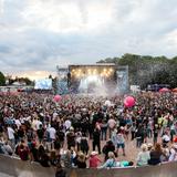 Wincent Weiss auf der Bühne beim SR Ferien Open Air. (Foto: Dirk Guldner)