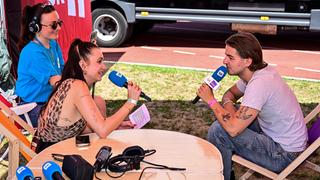 Ein Mann wird von zwei Frauen interviewt (Foto: SR/Dirk Guldner)