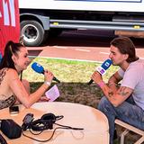 Ein Mann wird von zwei Frauen interviewt (Foto: SR/Dirk Guldner)
