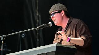Ein Mann sitzt am Klavier und singt (Foto: SR/Dirk Guldner)