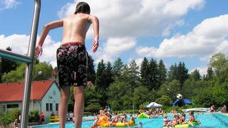 Freibad (Foto: pixabay/HansMartinPaul)