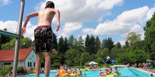 Freibad (Foto: pixabay/HansMartinPaul)