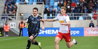 Kaan Caliskaner im Zweikampf mit Malte Karbstein (Foto: IMAGO / Fussball-News Saarland)