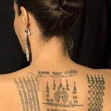 Tattoo von Angelina Jolie (Foto: dpa)