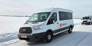 Zwei Behindertentransporter werden als Spende für einen Fahrdienst nach Estland überführt (Foto: Malteser Hilfsdienst gemeinnützige GmbH)