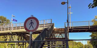 Der gesperrte marode Bahnübergang in Bildstock (Foto: SR/Max Zettler)