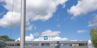 Das Hörfunk-Gebäude des SR mit dem Funkmast im Vordergrund (Foto: SR / Pasquale D’Angiolillo)