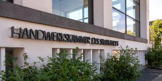 Schriftzug: Handwerkskammer des Saarlandes am Gebäude (Foto: SR/Sebastian Knöbber)