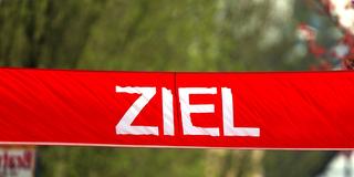 Zielbanner mit dem Wort Ziel (Foto: IMAGO / Eibner)