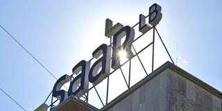 Das Logo der saarländischen Landesbank (SaarLB) auf dem Gebäude (Foto: Imago/BeckerBredel)