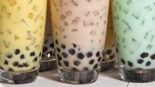 Drei unterschiedliche Sorten des Getränks "Bubble Tea" (Foto: IMAGO / YAY Images)