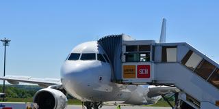 Eine Maschine auf dem Flughafen Saarbrücken-Ensheim (Foto: Imago/BeckerBredel)