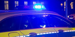Symbolbild Polizeieinsatz: Einsatzfahrzeug der Polizei bei Dunkelheit (Foto: IMAGO / U. J. Alexander)