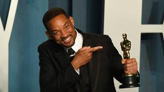 Will Smith freut sich über seinen Oscar als bester Hauptdarsteller. (Foto: IMAGO / MediaPunch)