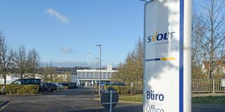 Einfahrt zum Bürogebäude auf dem SVOLT-Gelände in Heusweiler  (Foto: IMAGO / BeckerBredel)