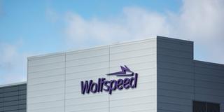Das Logo von Wolfspeed an einem Gebäude (Foto: IMAGO / Imagn Images / Daniel DeLoach)