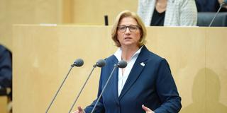 Ministerpräsidentin Anke Rehlinger im Deutschen Bundesrat (Foto: IMAGO / Political-Moments)