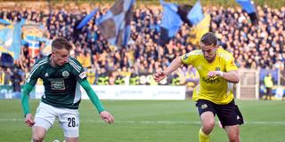Tim Steinmetz (FC 08 Homburg) gegen Julian Günther-Schmidt (1. FC Saarbrücken) im Homburger Waldstadion (Foto: IMAGO / Fussball-News Saarland)