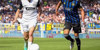 Spieler der SV Elversberg und des 1. FC Saarbrücken auf dem Fußballplatz (Foto: IMAGO / Fussball-News Saarland)