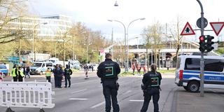 Polizei Kräfte sperren der Camphauser Straße in Saarbrücken (Foto: IMAGO / Fussball-News Saarland)