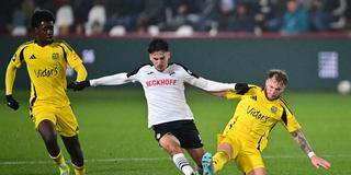 Philip Fahrner (1. FC Saarbrücken) im Zweikampf um den Ball. (Foto: IMAGO / pmk)