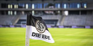 Logo der SV Elversberg auf einer Eckfahne (Foto: IMAGO / DeFodi Images)