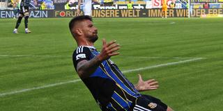 Kai Brünker vom 1. FC Saarbrücken bejubelt das Tor zum 1:0 gegen Erzgebirge Aue. (Foto: IMAGO / Jan Huebner)