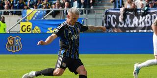 Florian Pick (1. FC Saarbrücken) am Ball (Foto: IMAGO / Fussball-News Saarland)