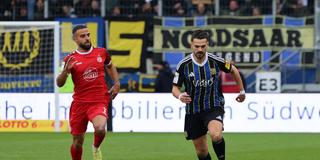 Ramien Safi (Rot-Weiß Essen) und Kasim Rabihic (1. FC Saarbrücken) im Ludwigsparkstadion. (Foto: IMAGO / Fussball-News Saarland)
