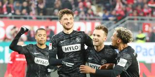 Elfmeter Lukas Petkov (SV 07 Elversberg), Torjubel zum 1:0 (Foto: IMAGO / Jan Huebner)